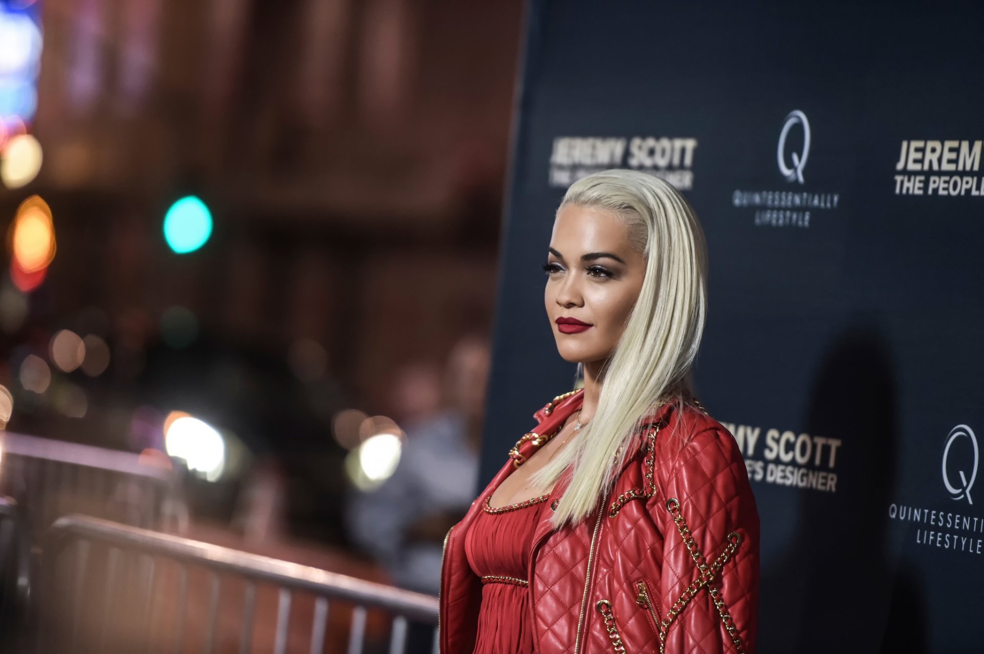 rita ora chanteuse jeremy scott: folk designer