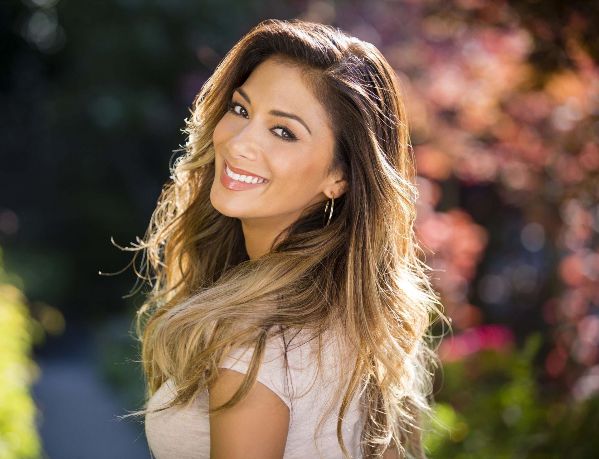 nicole scherzinger singer smile