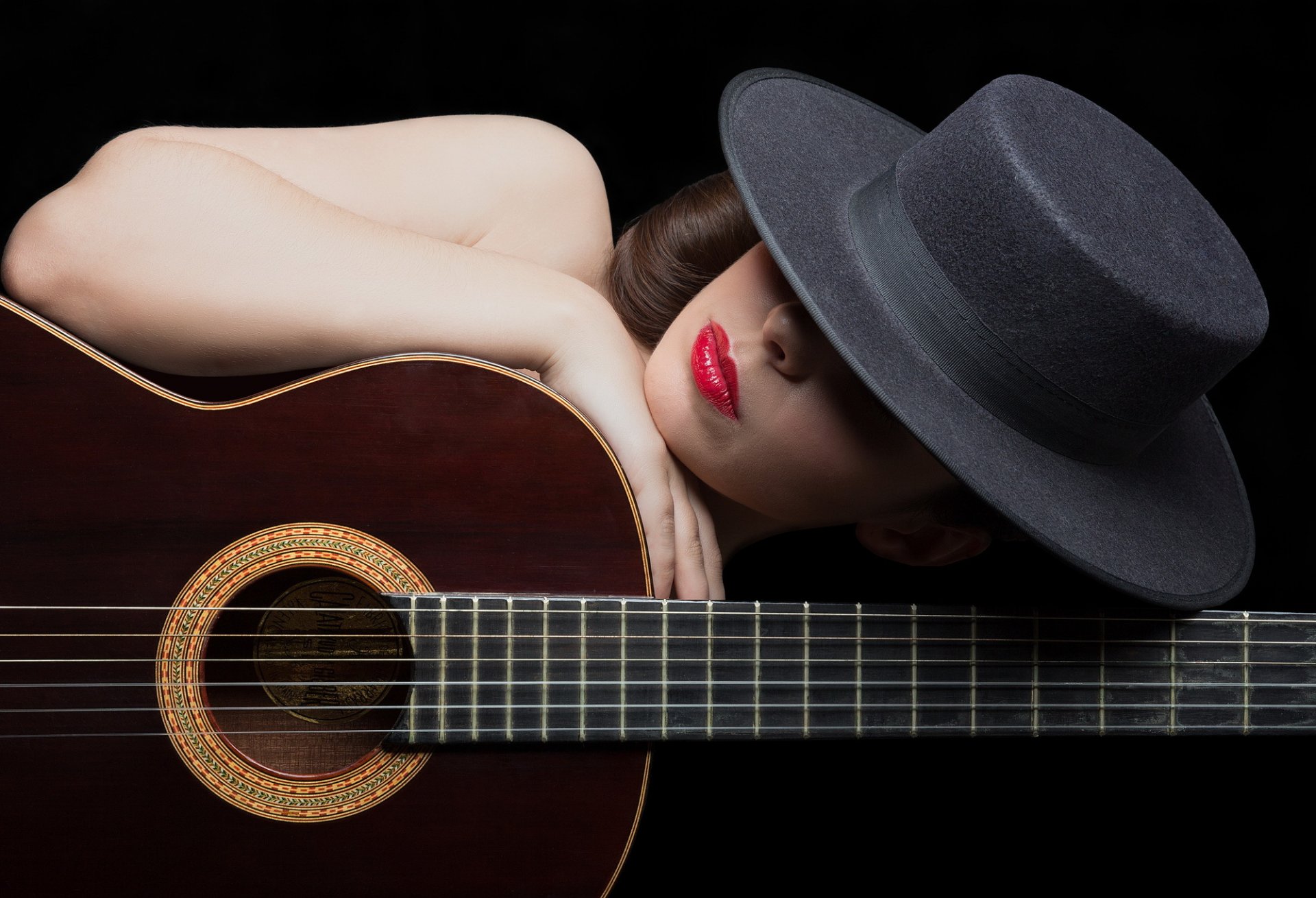 Музыка гитара и скрипка. Женщина с гитарой. Девушка в шляпе. Девушка с электрогитарой.