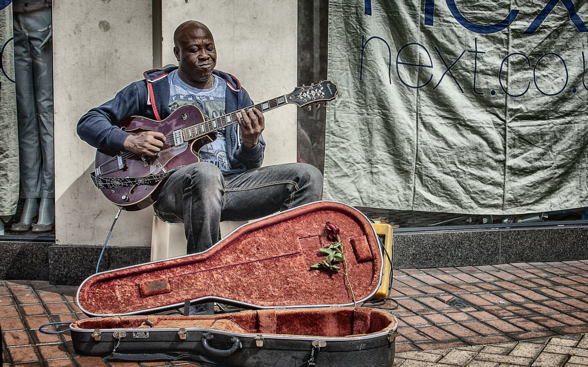 musician street background