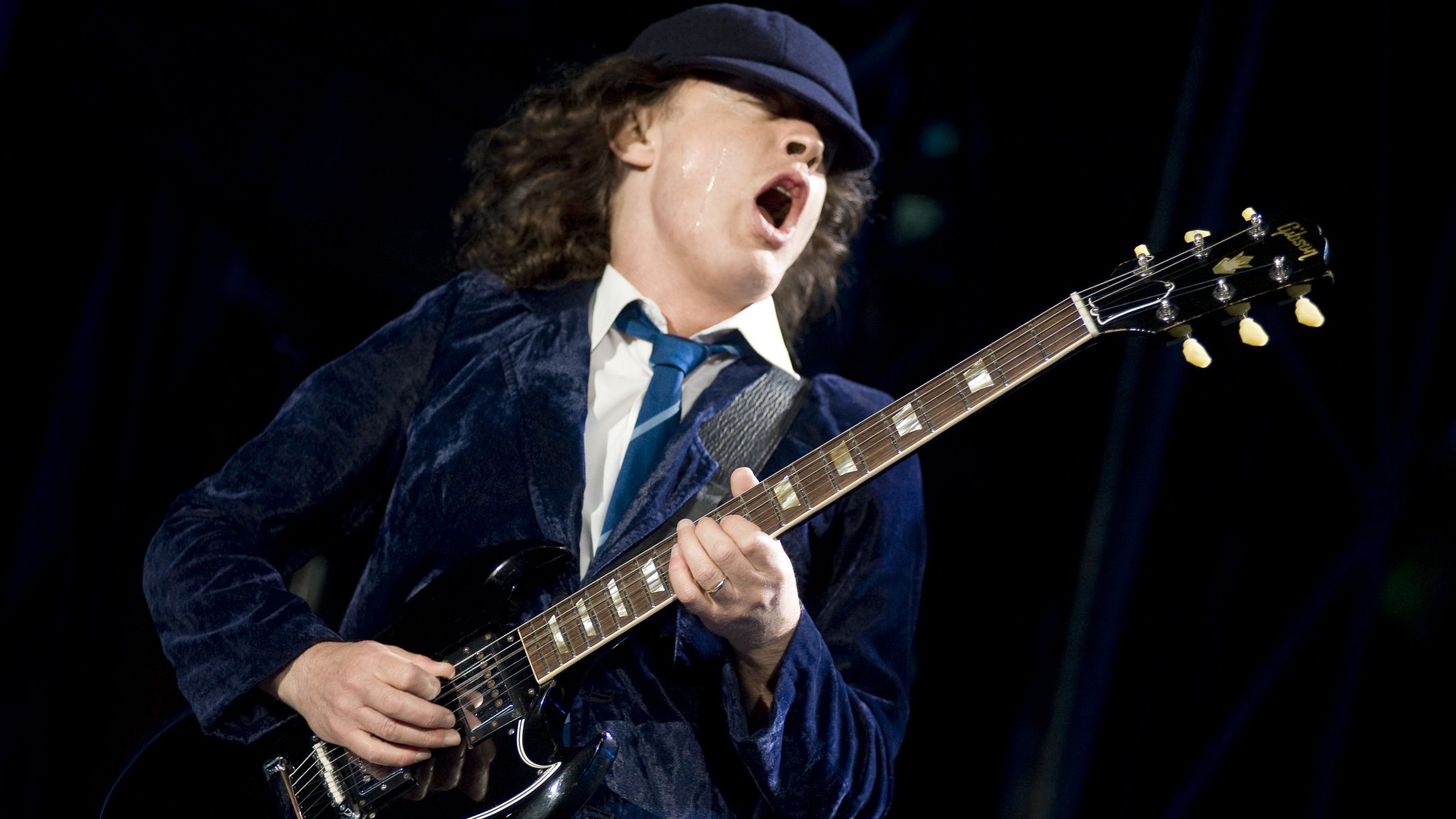 ac / dc angus young gitarzysta hard rock blues rock rock n gitara schoolboy-uniform rock n roll mundurek szkolny