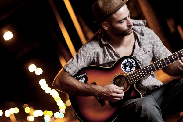 Calle noche luces guitarra música hombre