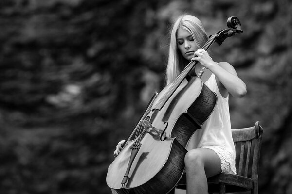 Black and white photo of a girl with a cello