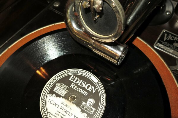 Photo Vintage - phonographe Vintage avec disque vinyle