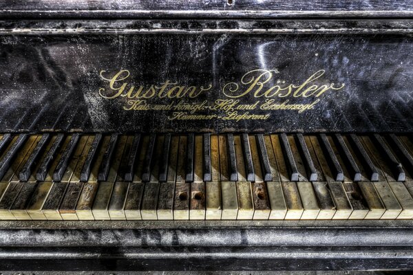 An old piano for good music