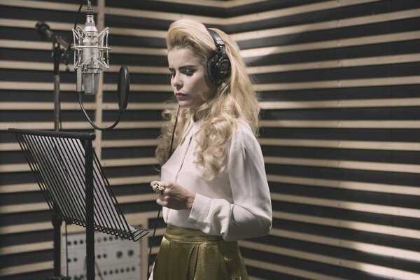 La chanteuse Paloma Faith enregistre la chanson