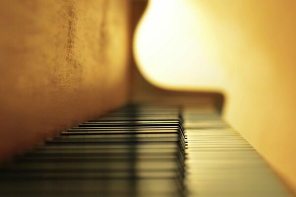 Piano keyboard track