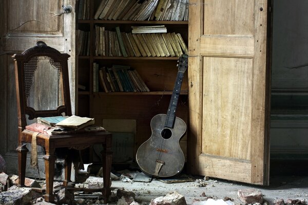 Cosas viejas en una casa abandonada