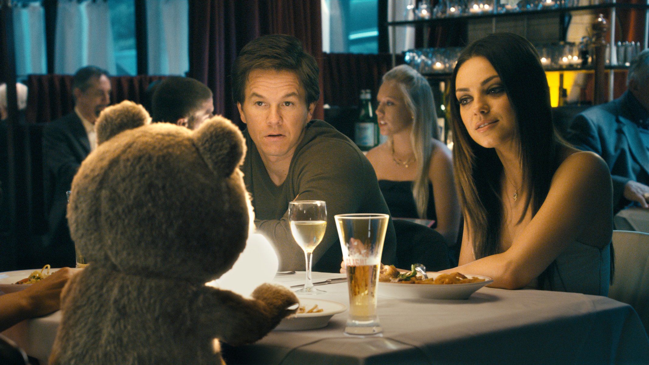 The third extra Ted Mark Wahlberg John Bennett Mila Kunis Laurie Collin