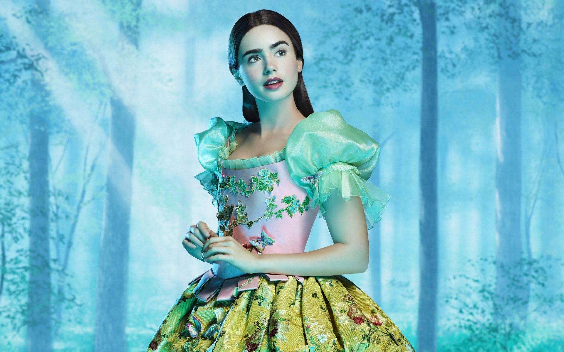 blanche-neige vengeance des nains miroir miroir sur le mur film princesse forêt pomme lily collins conte de fées