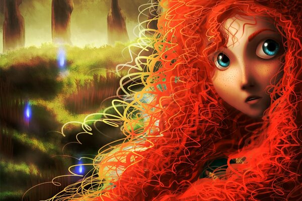 Рыжая кудрявая девушка с голубыми глазами в лесу