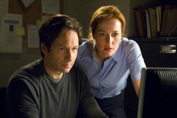 Mulder and Scully from the X-Files series