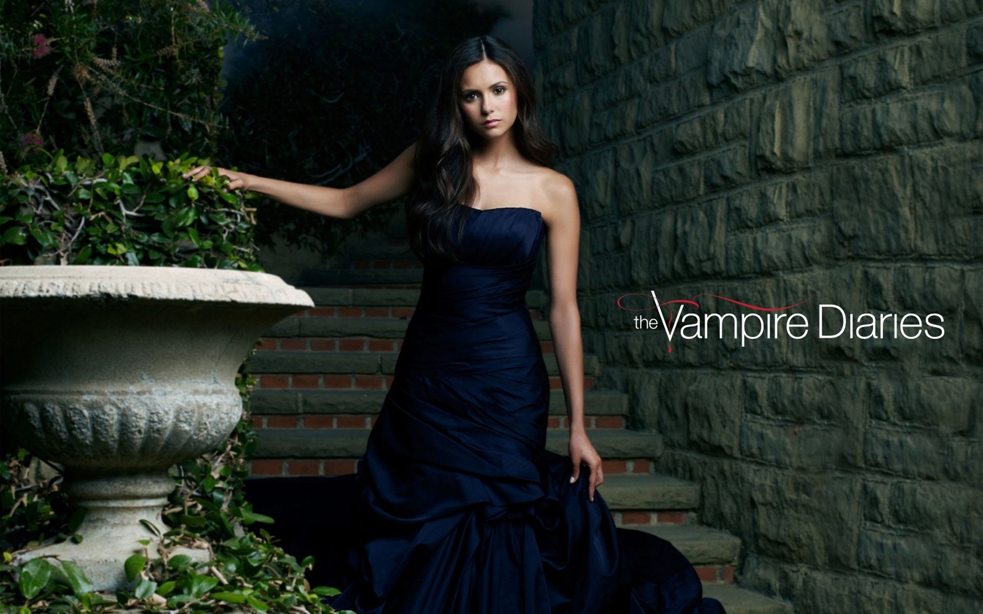 nina dobrev the vampire diaries attrice