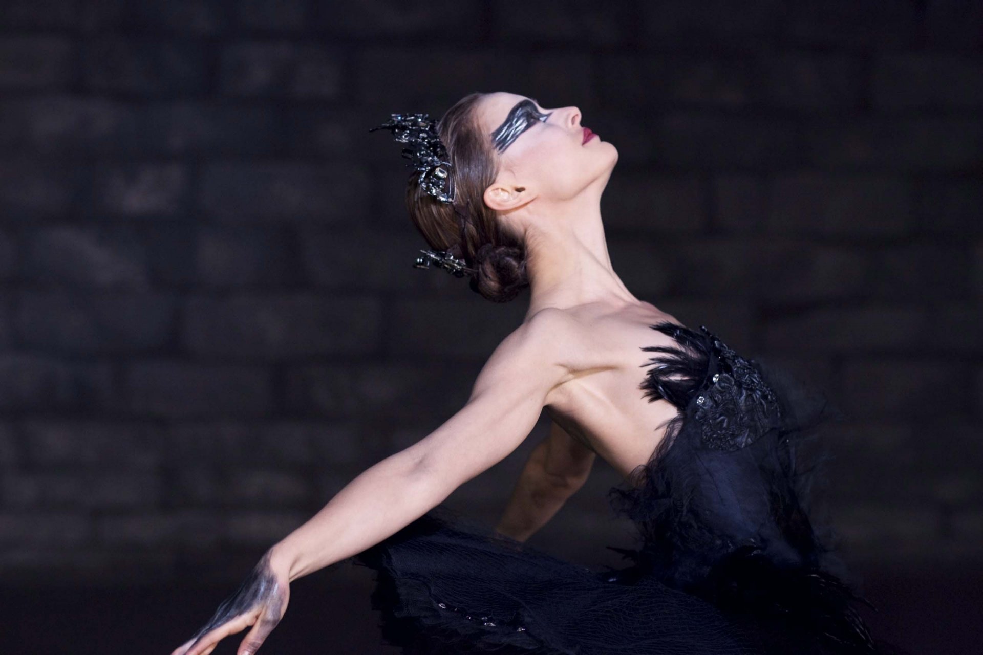 girl black swan ballet