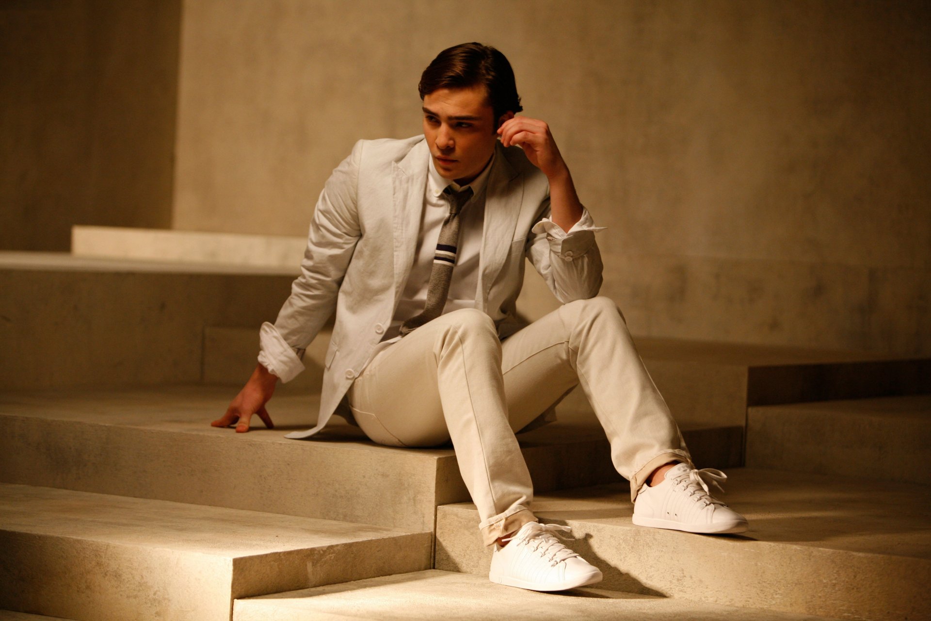 actor westwick ed gossip girl black men guy nice tan white suit sitting a step view gossipgirl ed westwick