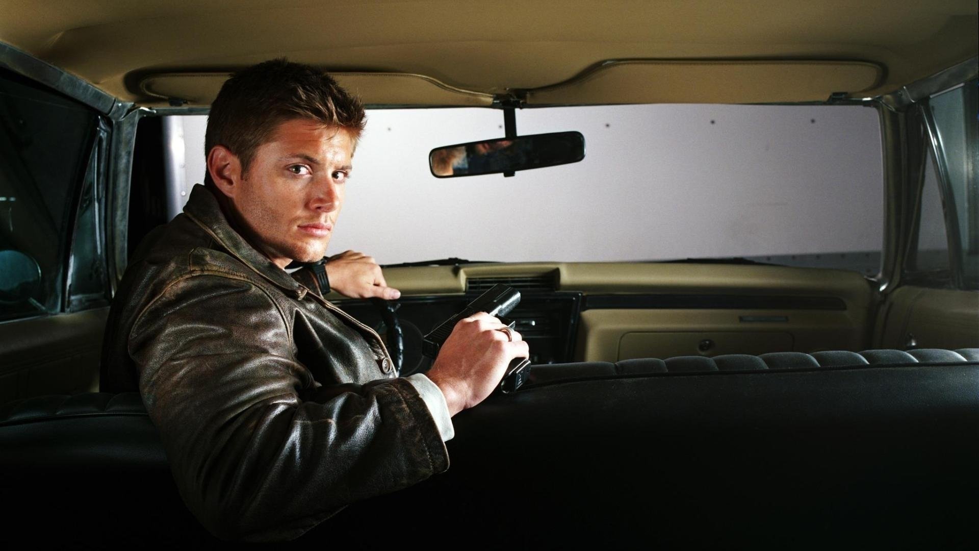 supernatural jensen ackles dean jensen acteur. machine brune