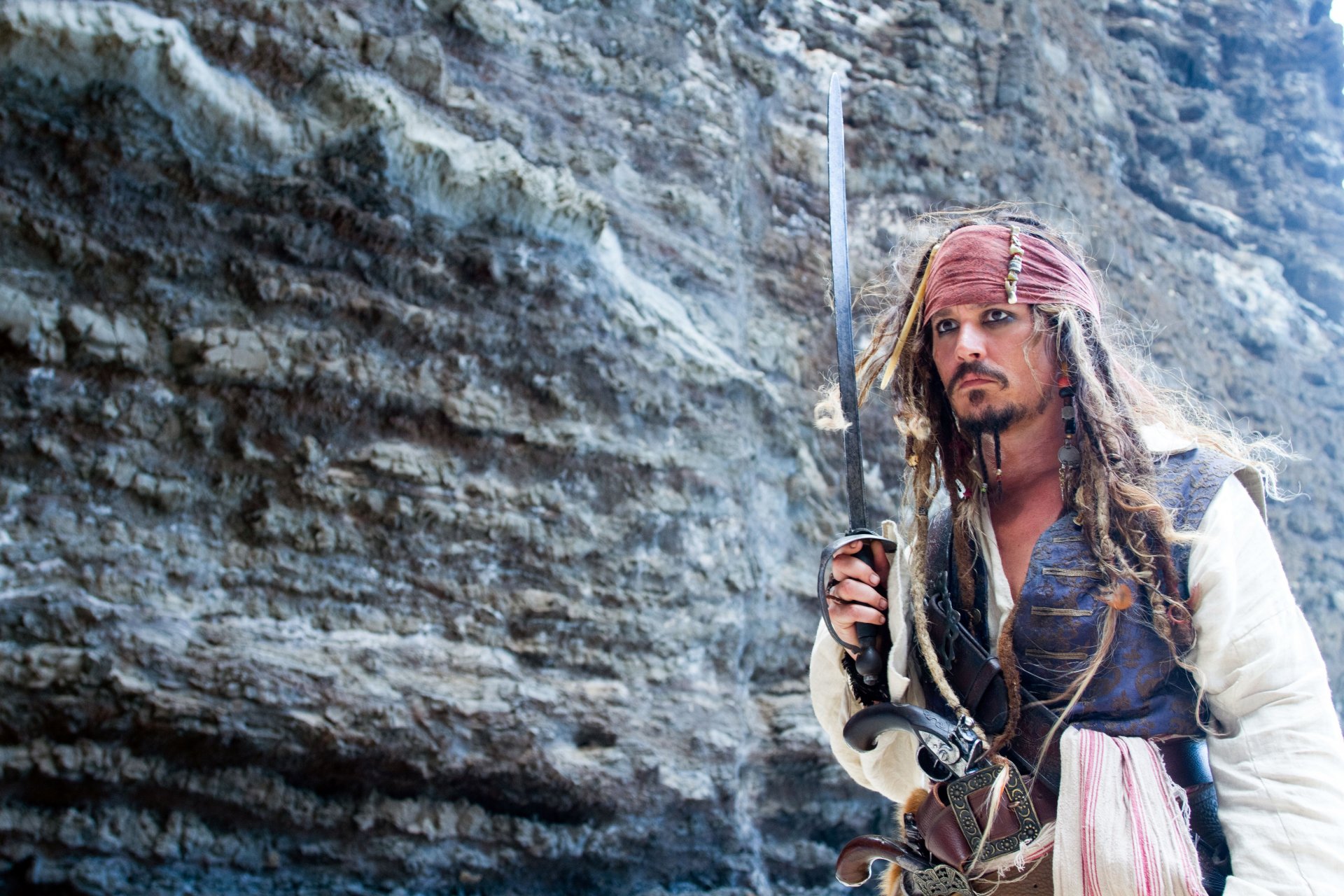 johnny depp actor capitán jack sparrow sable rock piratas del caribe 4