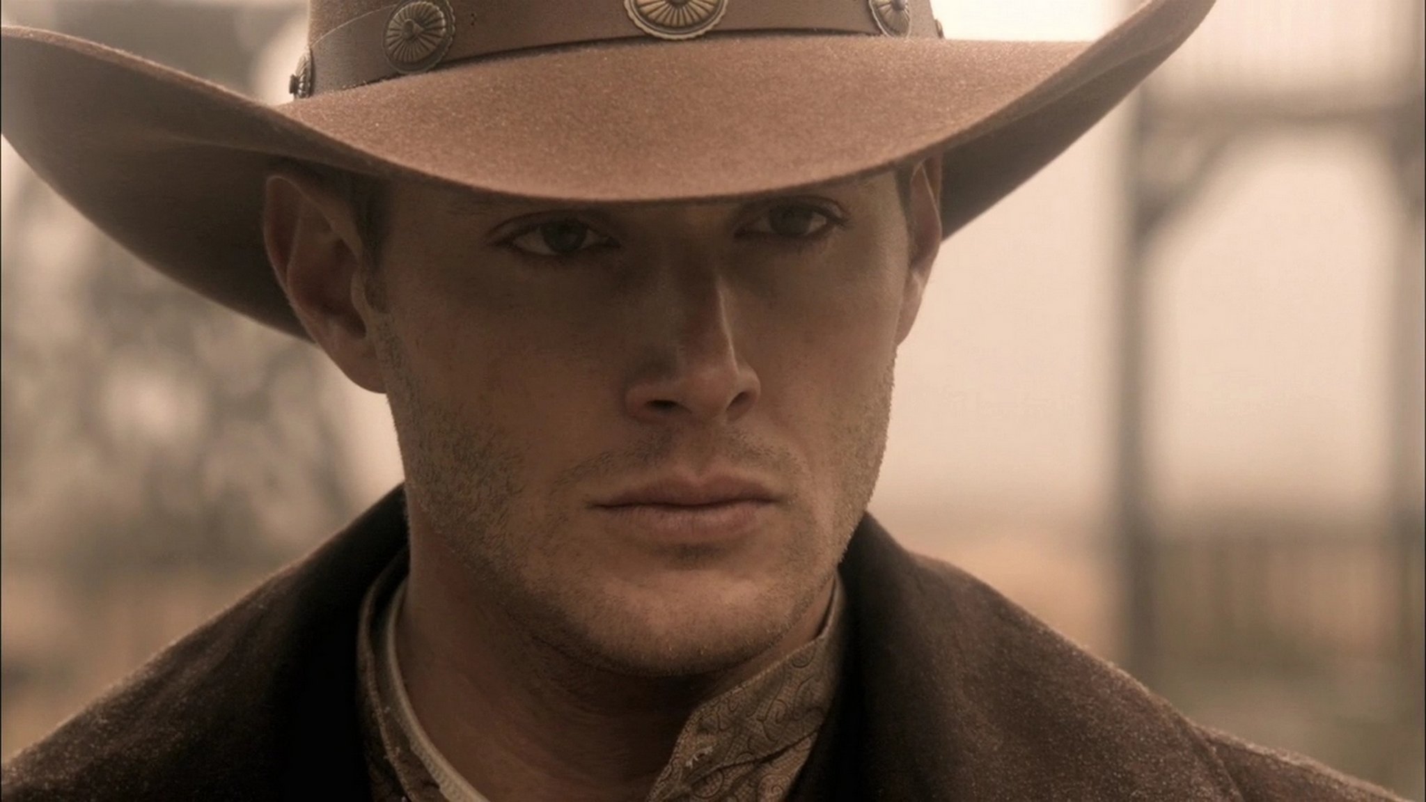 soprannaturale dean winchester jensen ackles cappello da cowboy sguardo