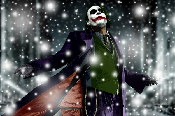 Joker en una capa púrpura a la luz de las luces