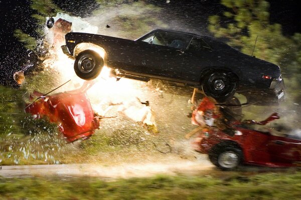 Une image du film de Quentin Tarantino Preuve de la mort , les voitures qui explosent