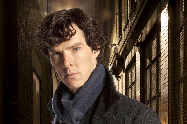 Benedict Cumberbatch dans la série télévisée air force Sherlock Holmes
