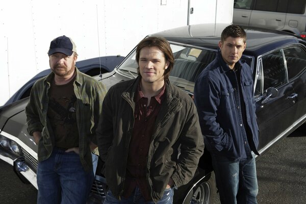 Attori della serie Supernatural in macchina