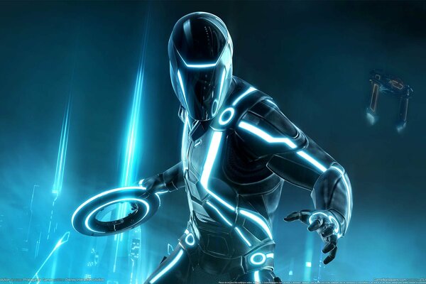 The hero of the game Tron evolution is going to launch a disk