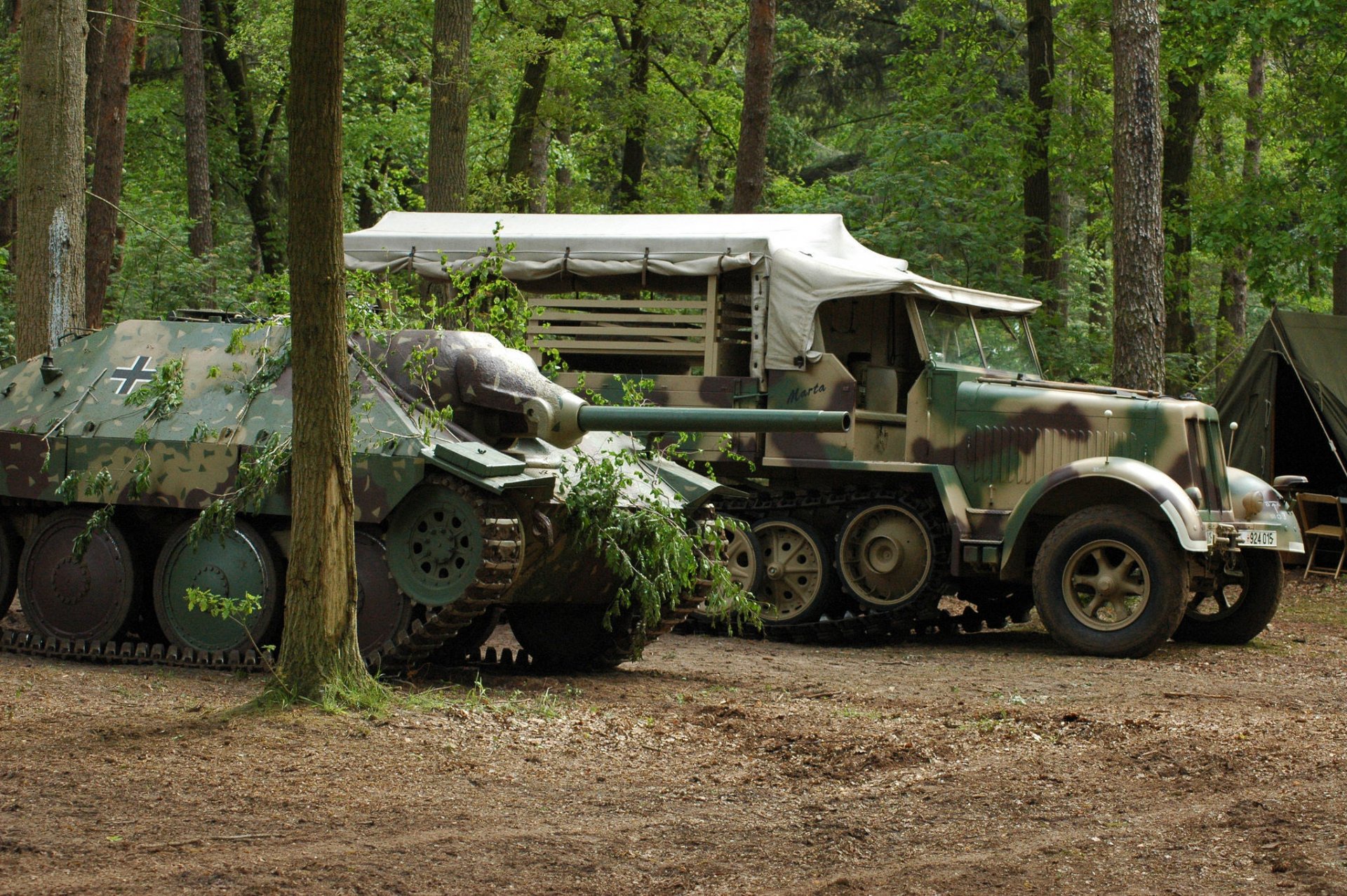 hetzer hetzer jagdpanzer 38 automoteur artillerie chenille camion militaire forêt