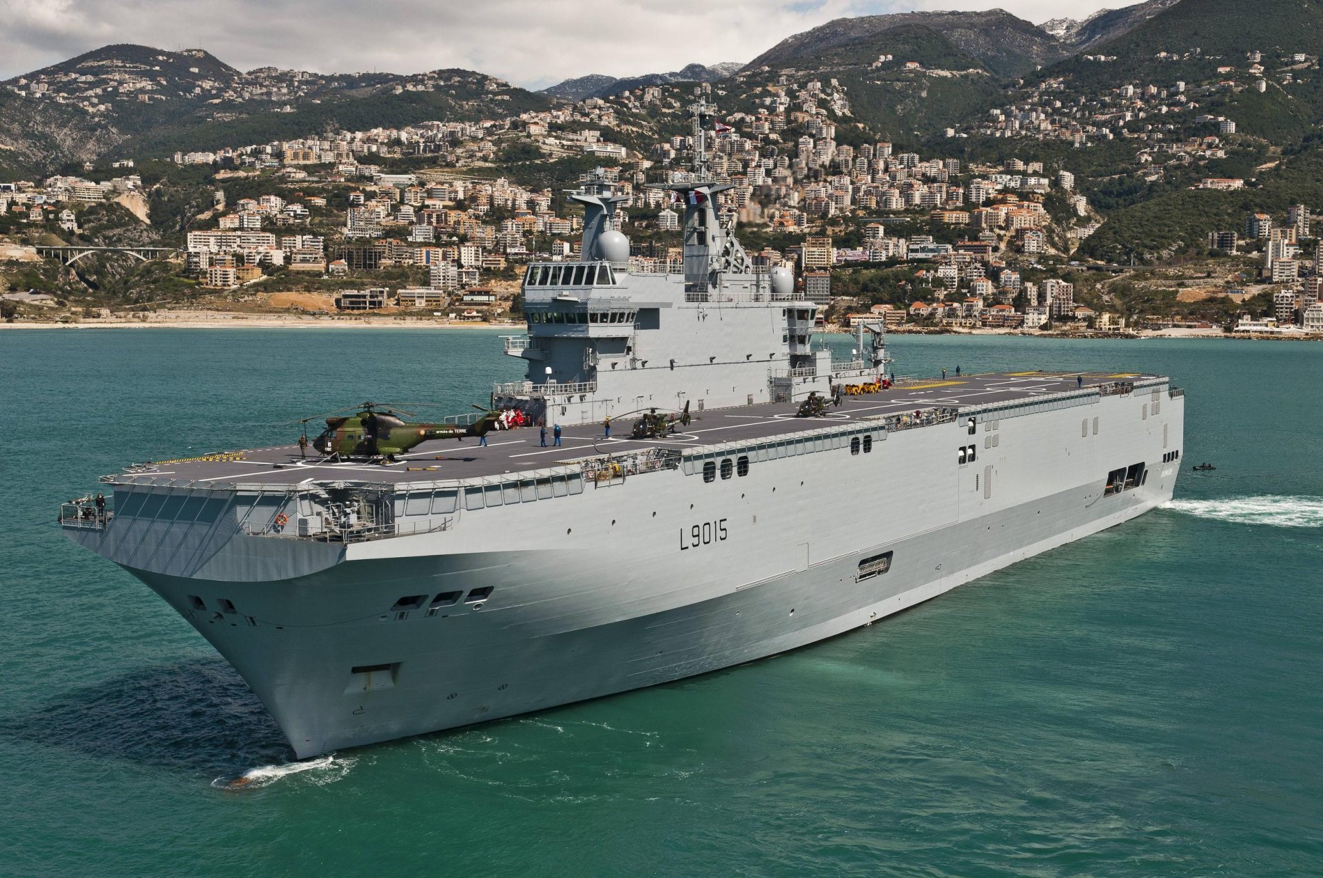 universal landing ship type mistral l9015 sea