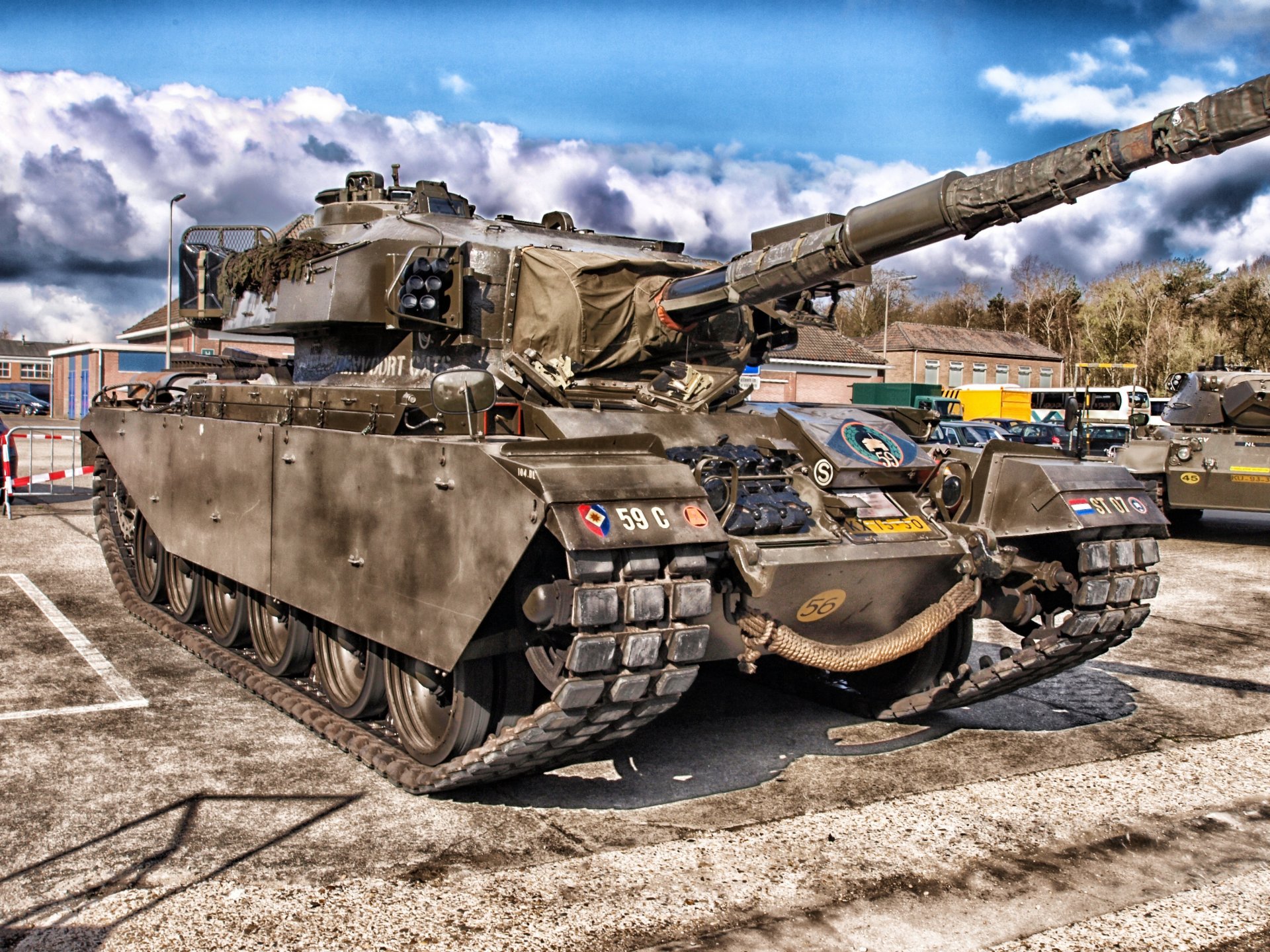 tank tracks tower gun armour hdr