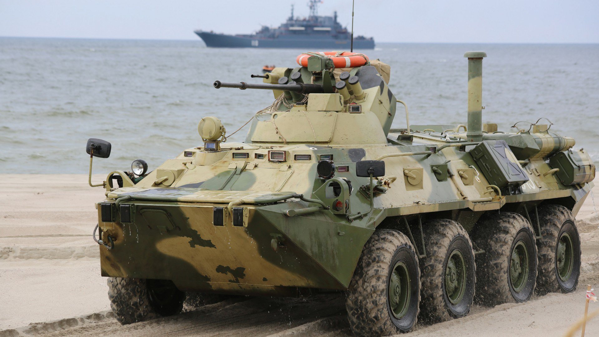 btr-82 a baltique marine armée russie mer militaire navire