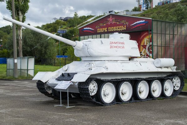 Char soviétique t-34-85 de taille moyenne