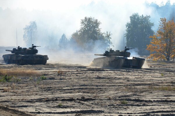 Batalla de tanques de otoño en la arena