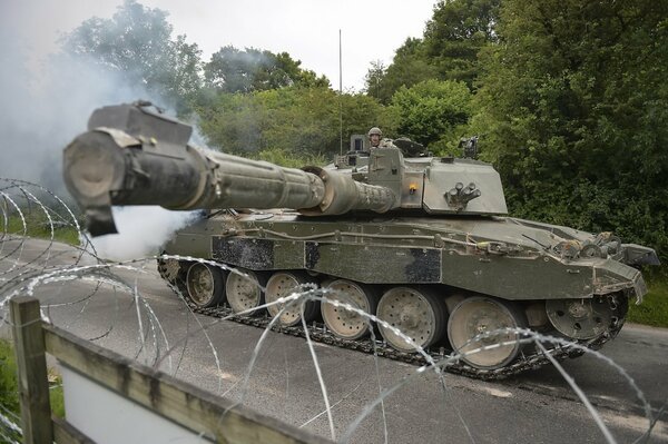 Die Armee auf dem Panzer ist bereit, den Kampf zu beginnen