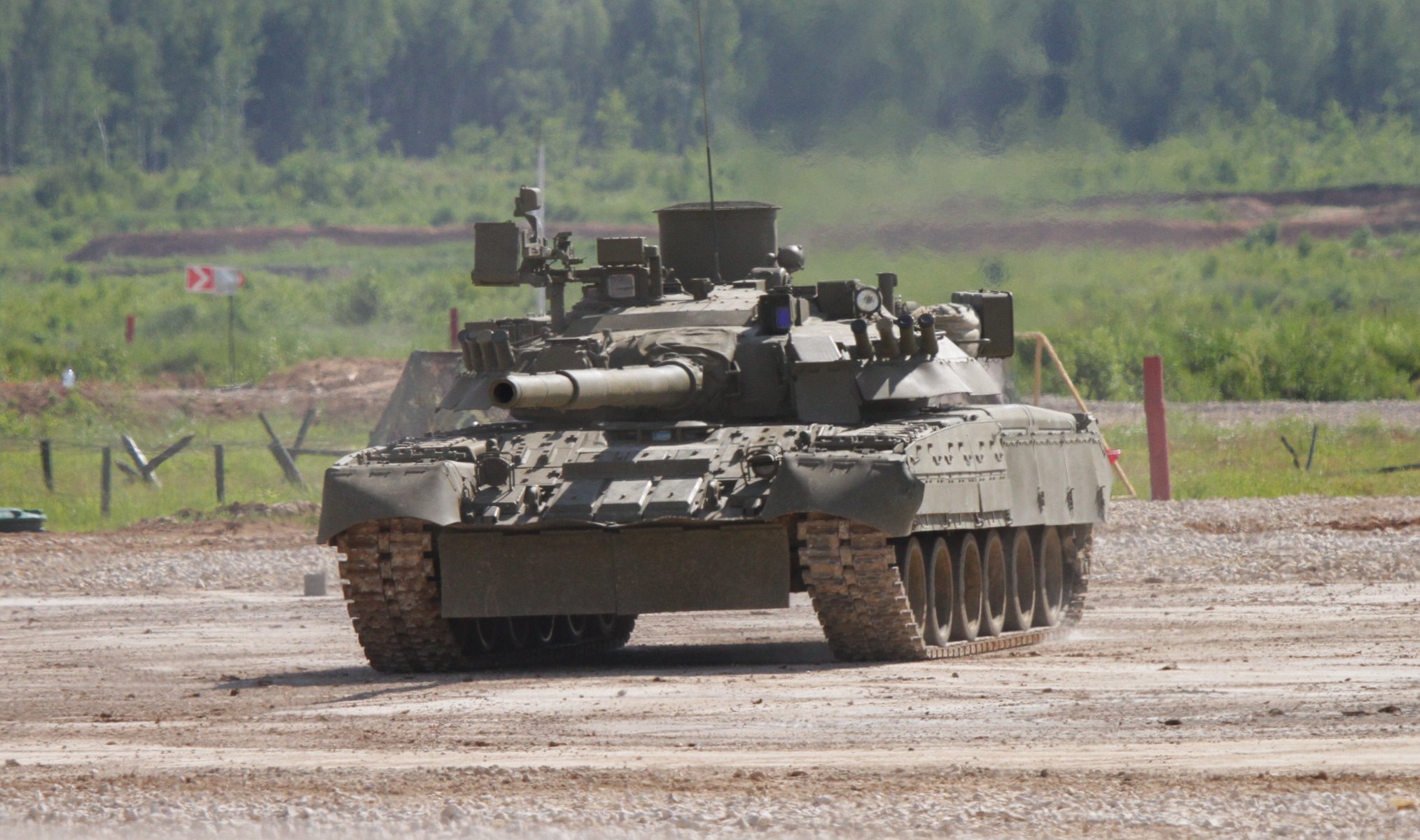 t-80 battle tank polygon