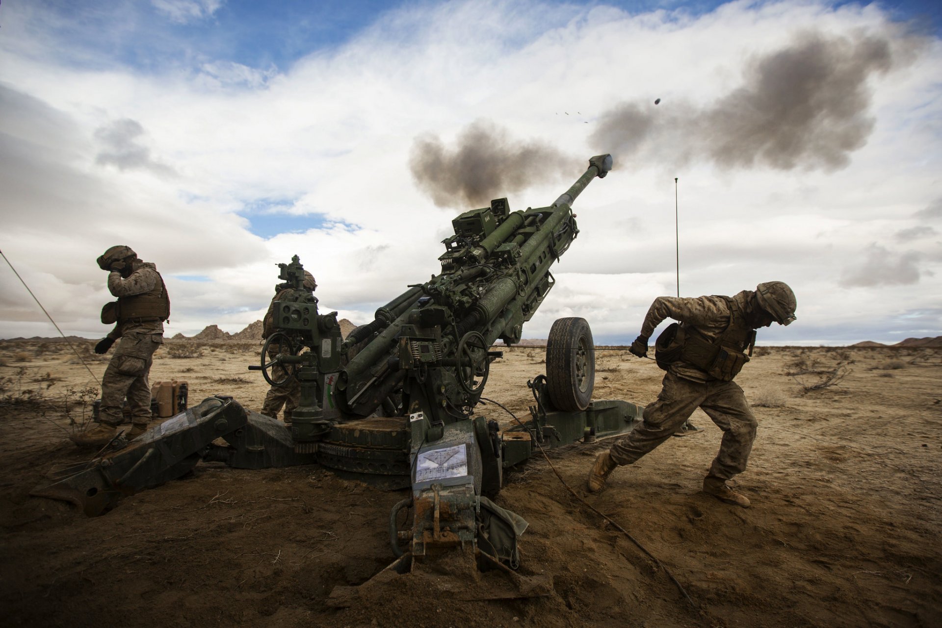 m777 a2 howitzer 155 mm artillery men volley the field