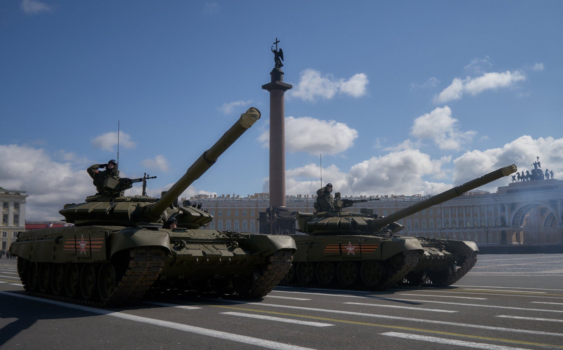 t-72 combate tanque vehículos blindados ciudad san petersburgo plaza