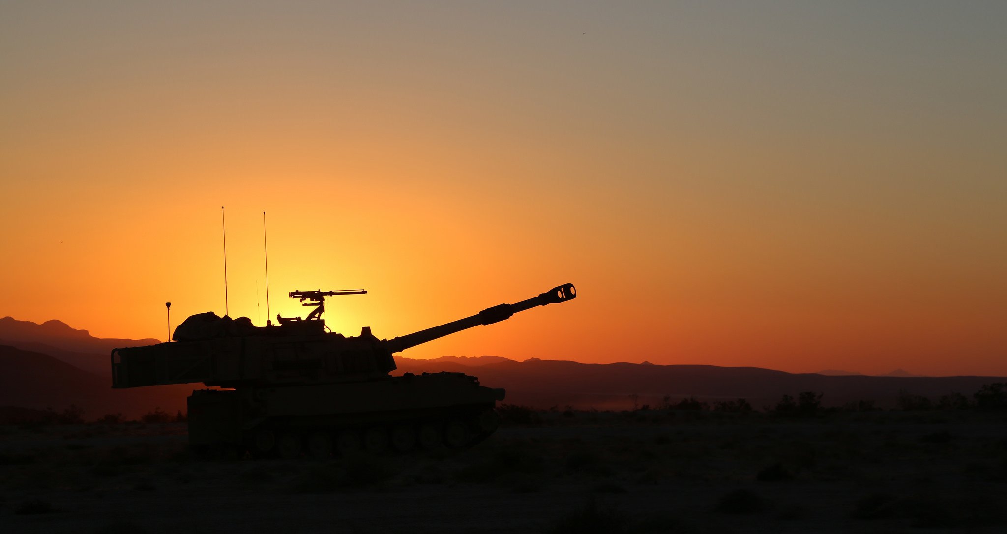 m109a6 paladin selbstfahrend haubitze sonnenuntergang