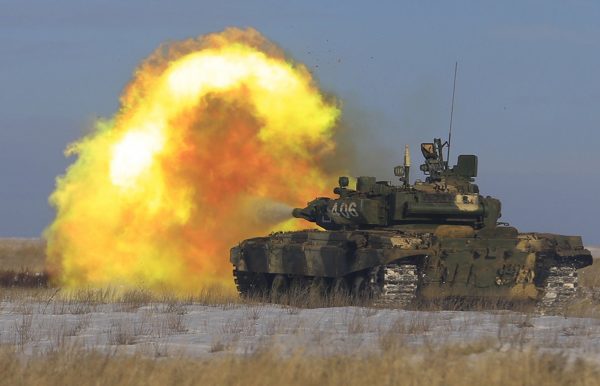 t-90 czołg poligon pojazdy opancerzone ogień