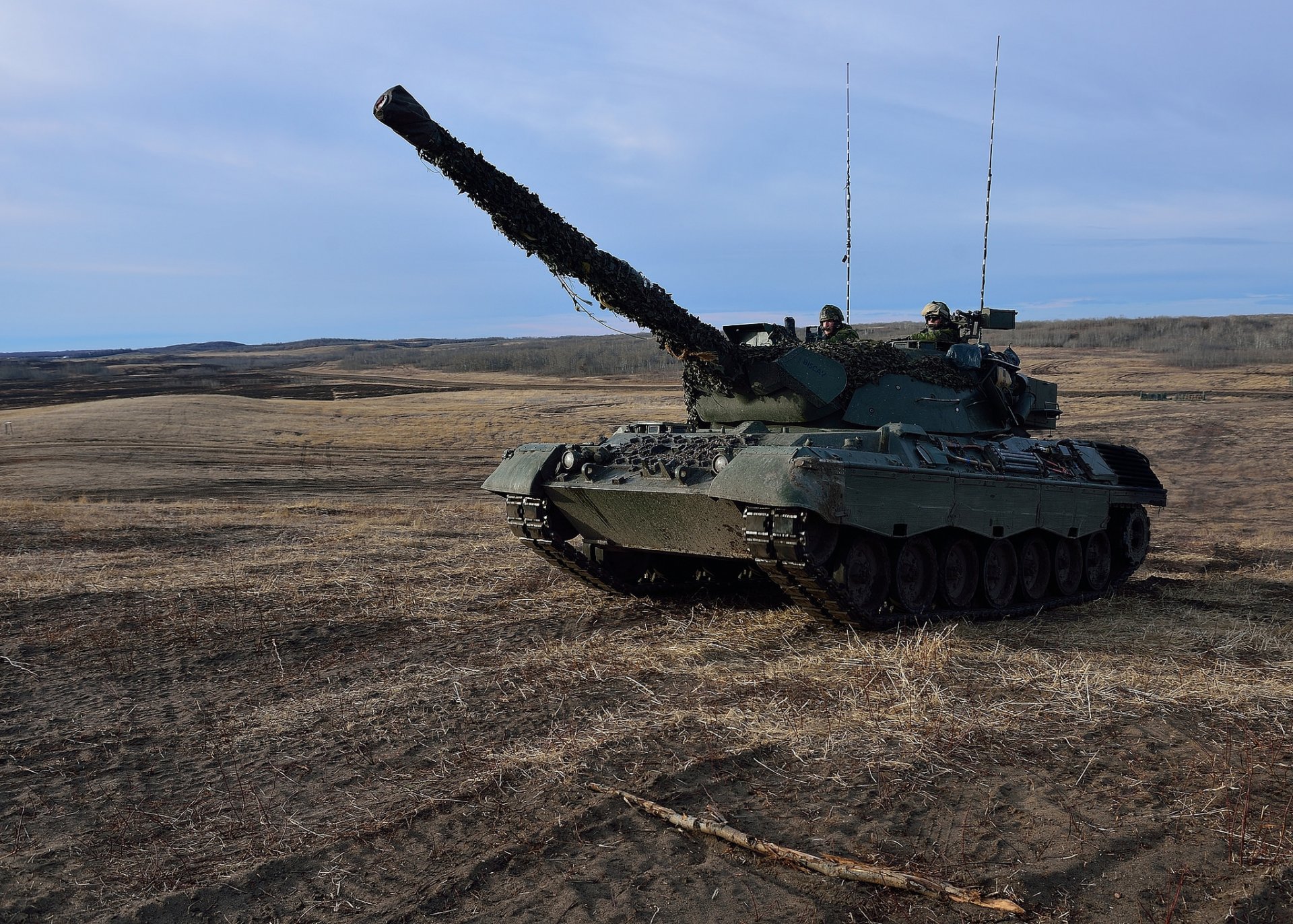 leopard-c2 battle tank armored vehicle