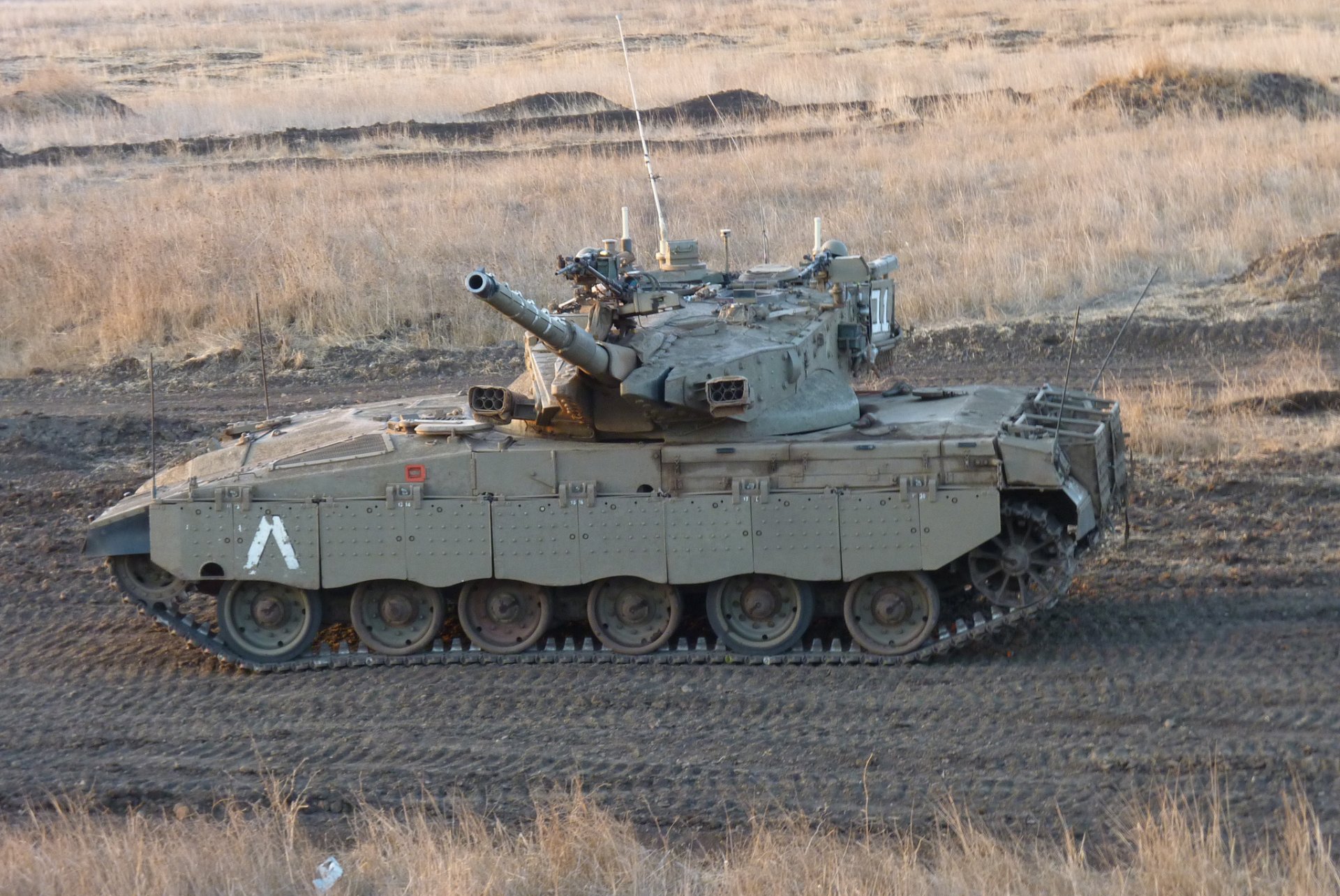 merkava principal batalla tanque israel campo