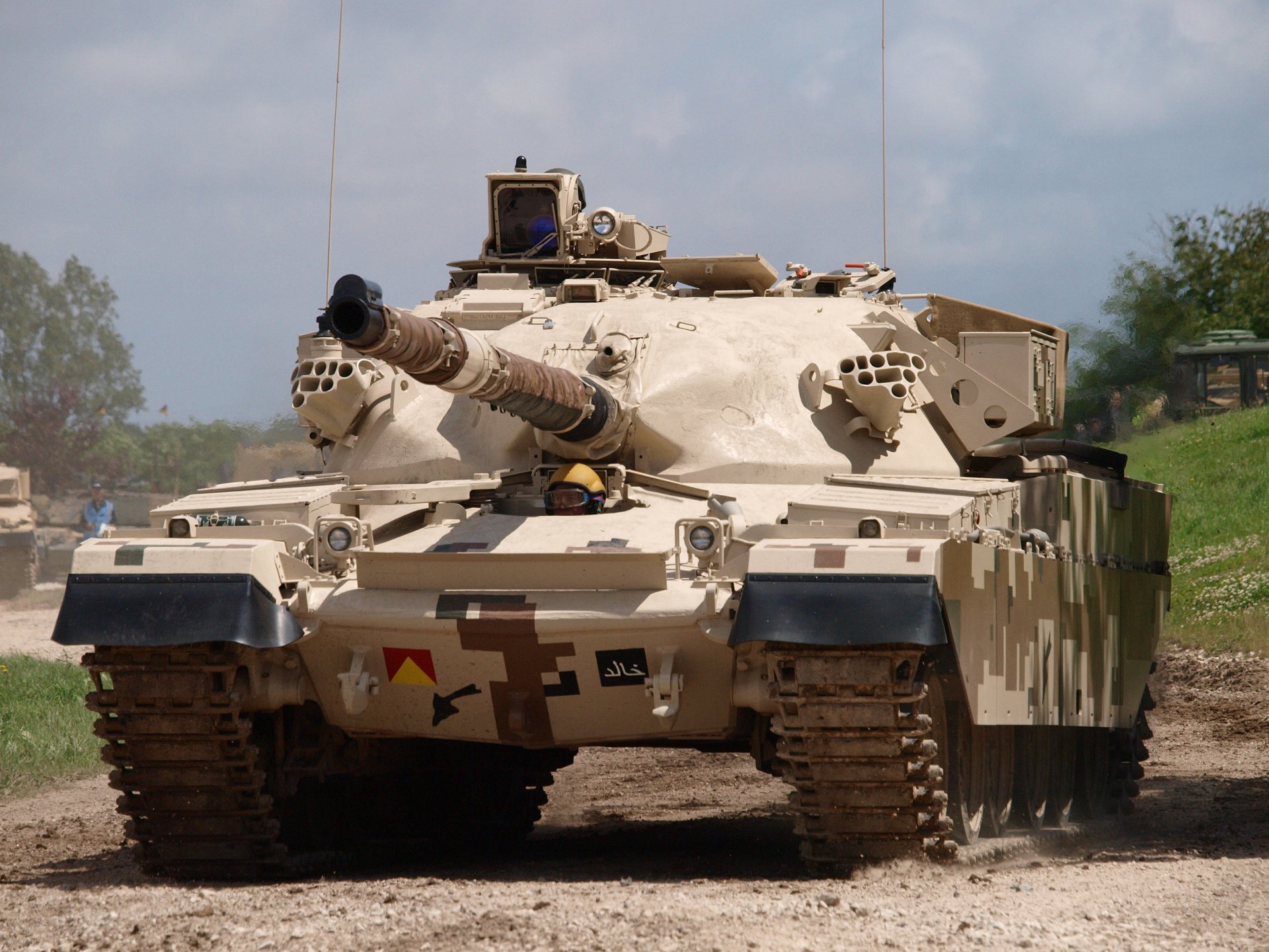 mbt 2000 al-khalid combat char