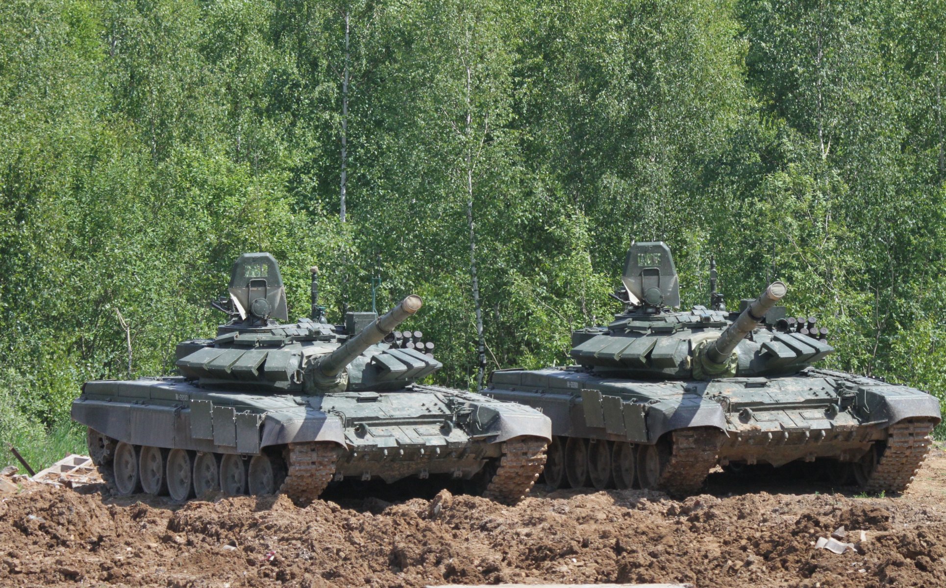 t-72 battle tank armored vehicle