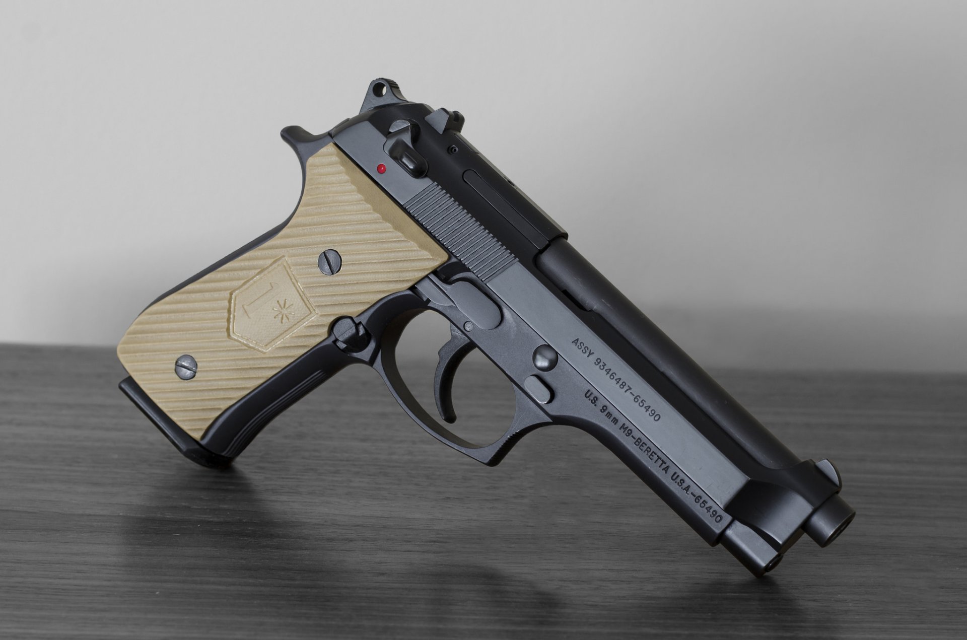 beretta m9 self-loading gun weapon