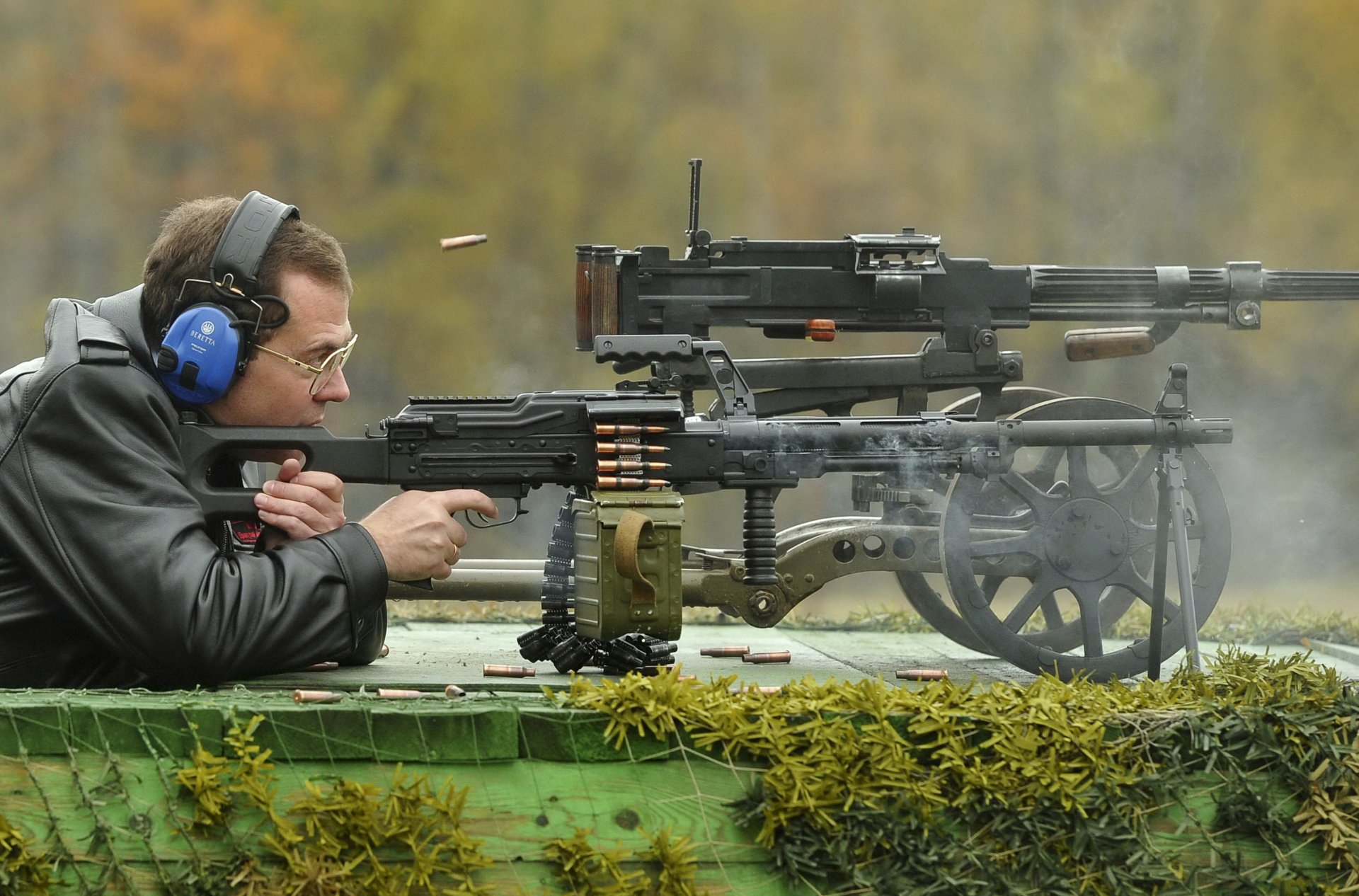 strzelanie broń rosja karabiny maszynowe bojowe naboje pudełko taśma łuski strzał strzeleckie uzbrojenie poligon centralny badawczy instytut precyzyjny maszynowy cniitochmash klimovsk moskwa region znany człowiek polityk nau