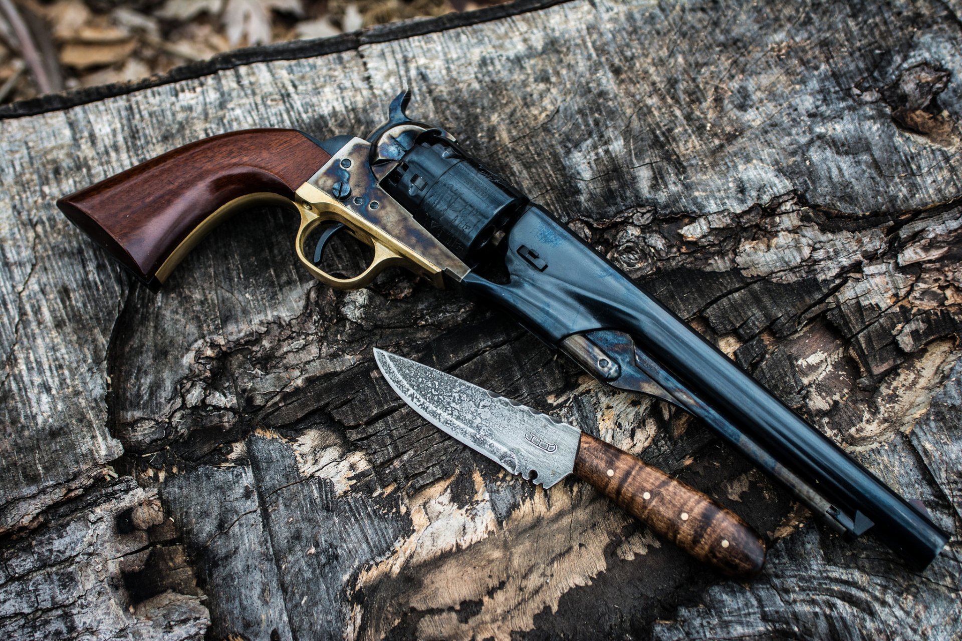 revolver trunk weapon knife