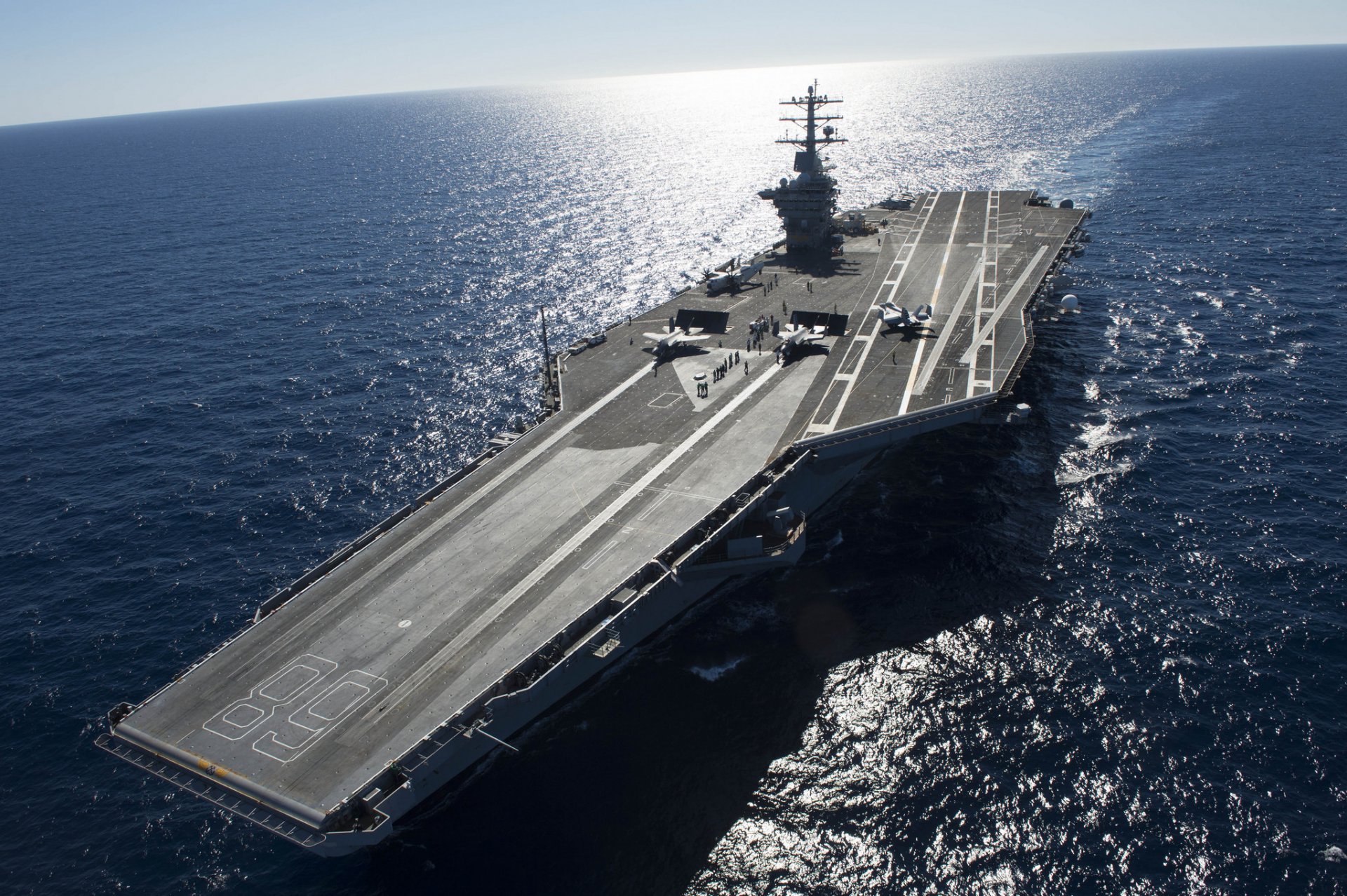 uss nimitz cvn-68 lotniskowiec pierwszy z serii typu nimitz na morzu