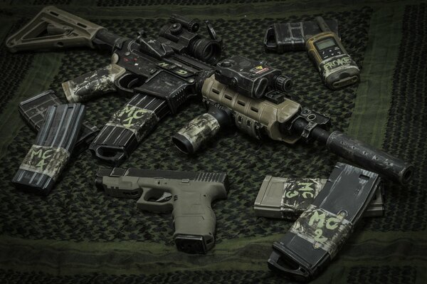 Glock 26 and M4 with carbine in military coloring