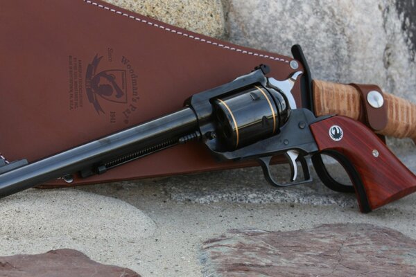 Demonstracja broni: rewolwer 44 Magnum