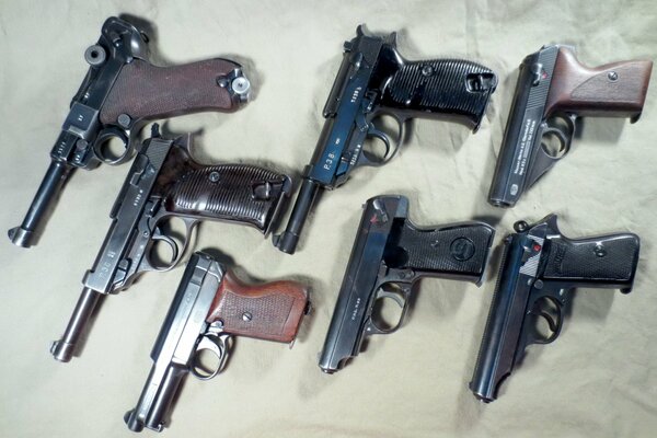 Weapons demonstration: seven German pistols